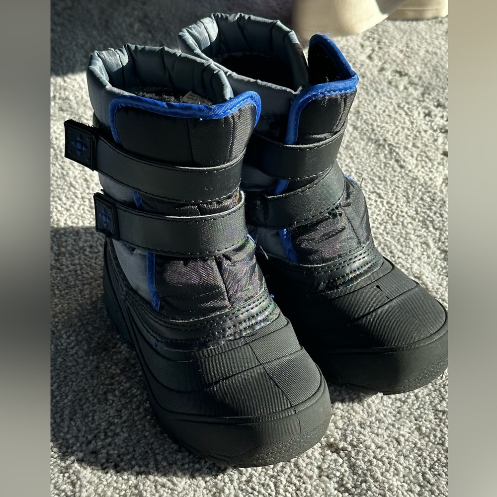 Toddler snow boots size 10.